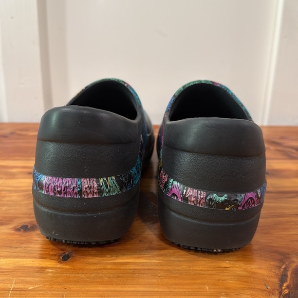 CROCS Neria Pro II Graphic Print Slip-On Work Nurse Clog - Picture 3 of 7